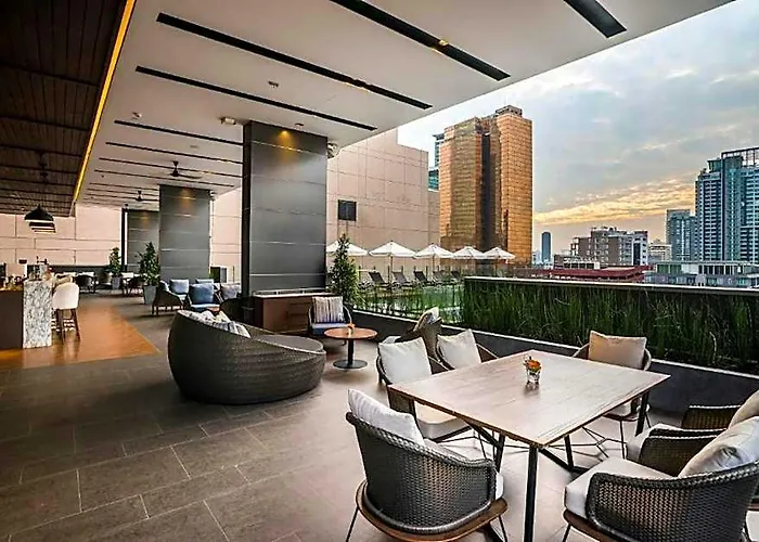 Skyview - Sukhumvit מלון 5*
